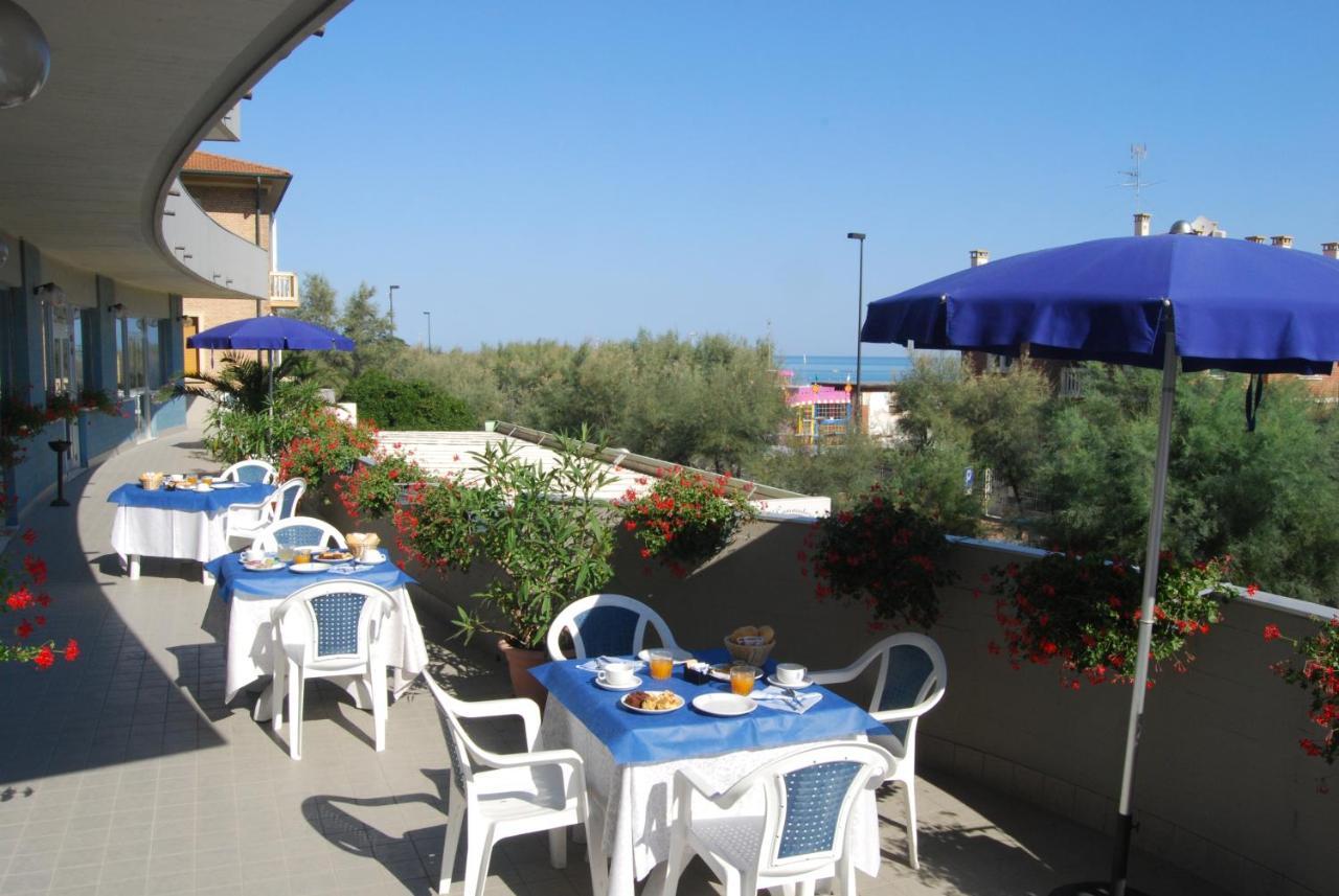Hotel Caravelle Pesaro Exterior photo