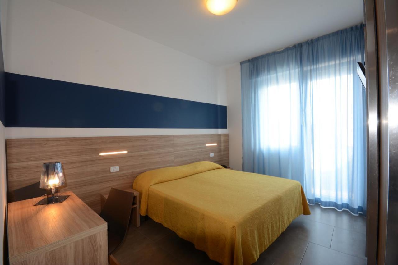 Hotel Caravelle Pesaro Exterior photo