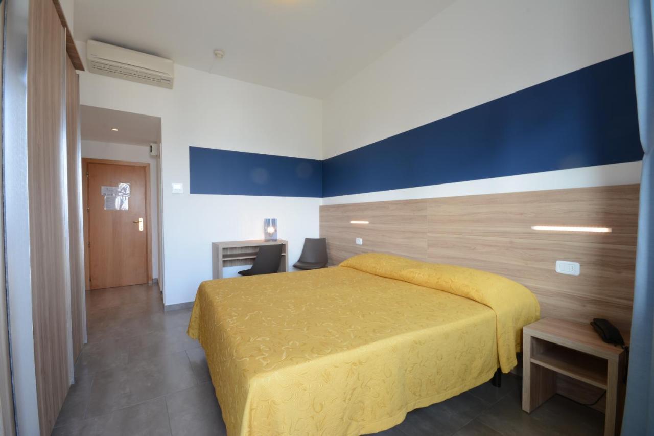 Hotel Caravelle Pesaro Exterior photo