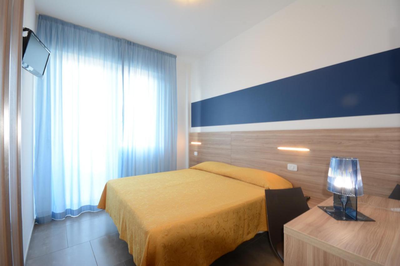 Hotel Caravelle Pesaro Exterior photo